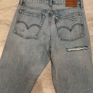 Levi’s Wedgie Straight Leg with Rips